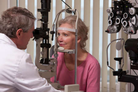 Пациентка на приеме у офтальмолога