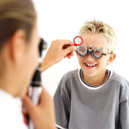Ребенок у офтальмолога
